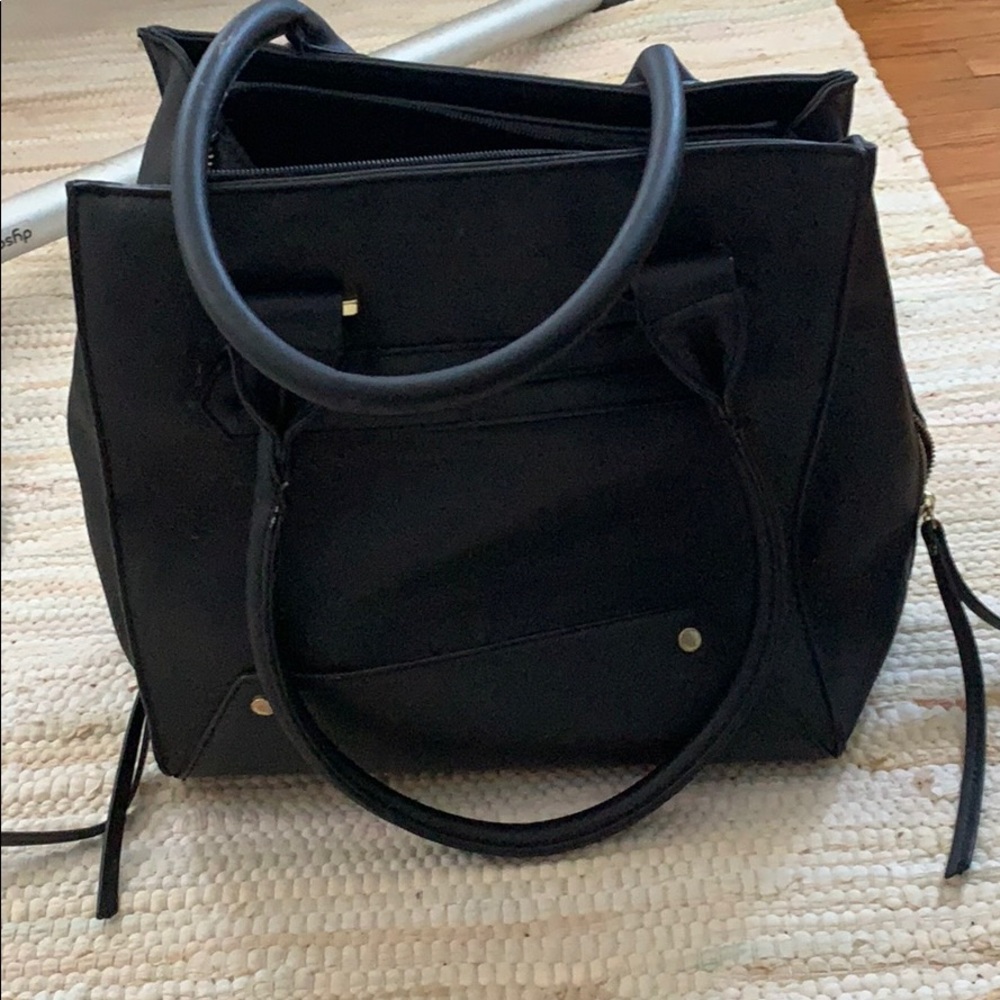 Black shoulder bag